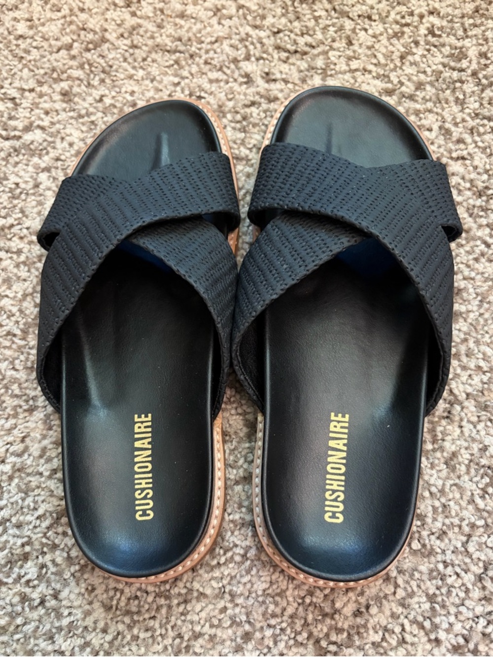 Black Cushionaire sandals in 7.5 NEW